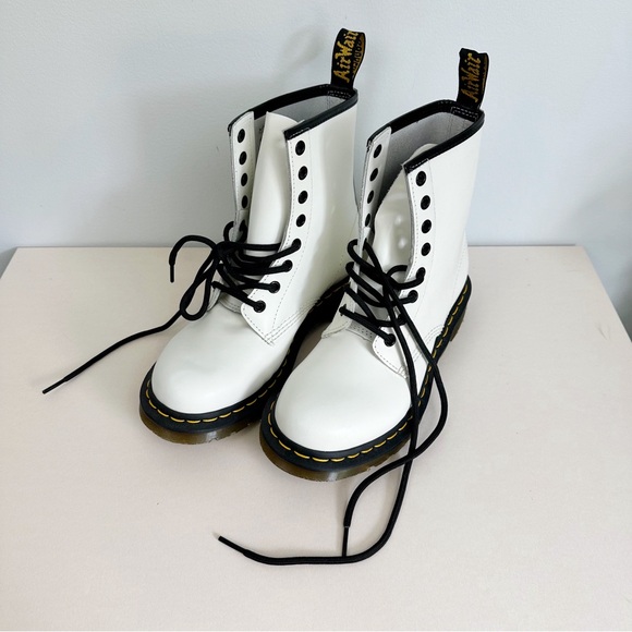 NWOT Doc Martens White Lace up 1460 Paschal leather 8-eye boot - Picture 4 of 9